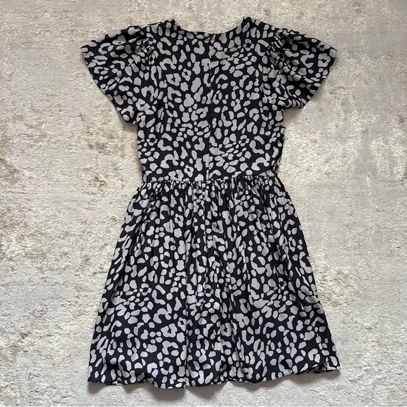 Talula Aritzia Grey & Black Animal Print Flutter Sleeve Dress Size 4 - Picture 13 of 15